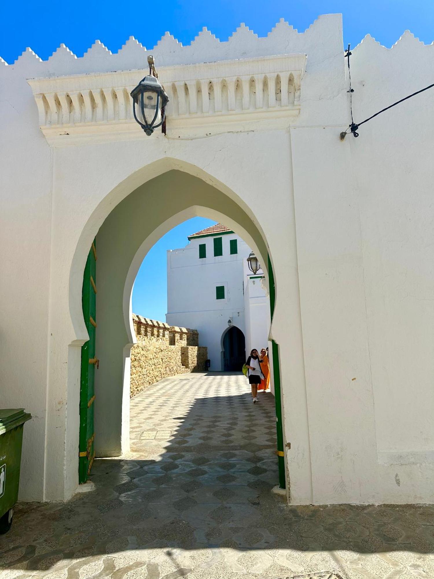 Asilah Vip - Haut Standing - Vue Mer - Piscines - Plage A 5 Minute - Garage Privee - Acces Pmr Exterior foto